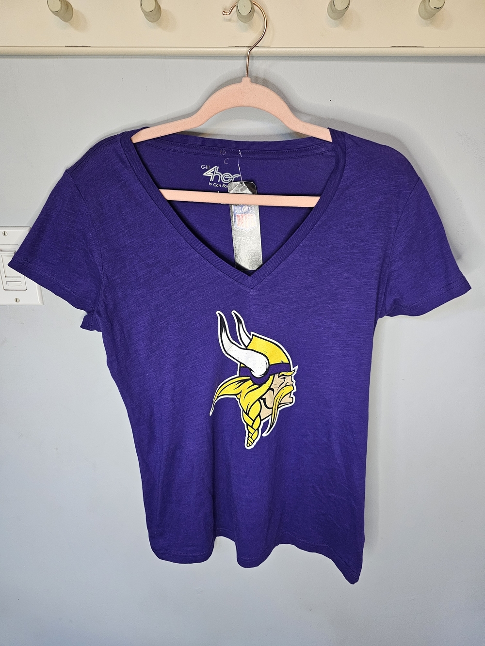 NWT G-III 4Her Carl Banks Minnesota Vikings V-Neck Tee Women's Large Purple NFL